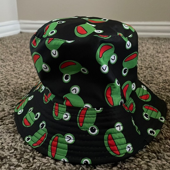 Other - Cute froggy bucket hat for nice sunny beach days.